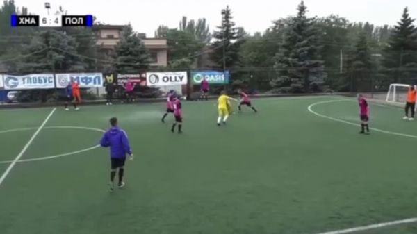 В Запорожье во время футбольного матча произошла массовая драка полицейских и студентов Хортицкой академии (видео)