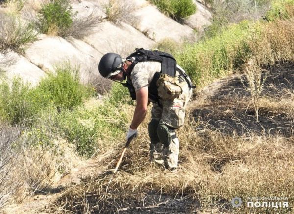 На Николаевщине фермер подорвался на кассетном боеприпасе, когда пытался разминировать свое поле