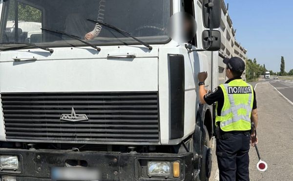 Из-за жары в Николаевской области большегрузам разрешено ездить только ночью