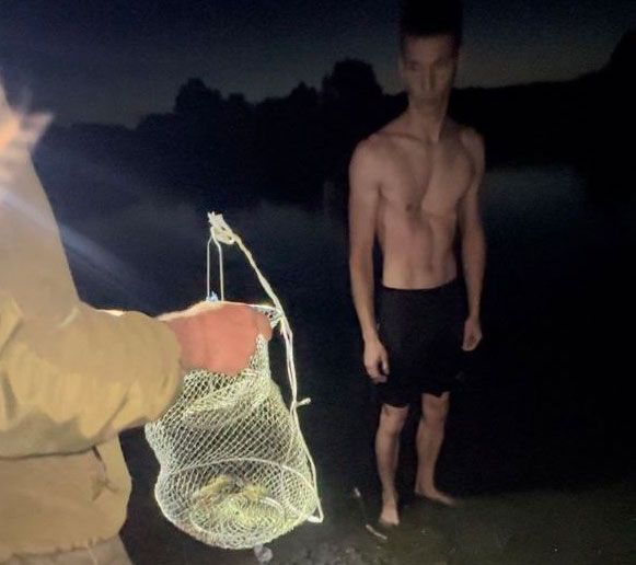 На Николаевщине полицейские задержали с поличным ловцов раков