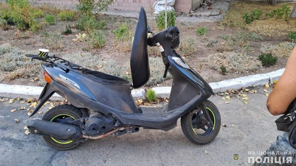 Под Николаевом на мосту мопедист сбил ребенка