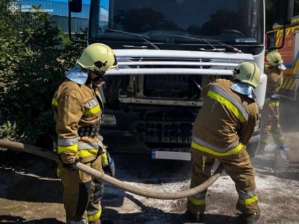 В Николаеве чуть не сгорел грузовик