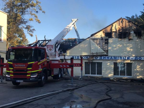 Из-за отключений электричества в николаевском спорткомплексе «Динамо» сгорела крыша спортзала