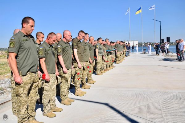 В Николаеве подняли флаг ВМС ВСУ