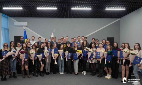 В Николаеве сотня студентов получила стипендии мэра и городского совета