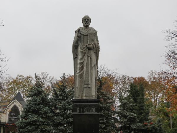 Официально: памятник Святому Николаю в Николаеве критических повреждений не имеет