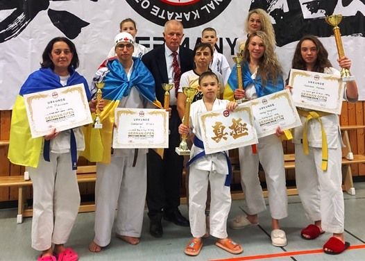 На открытом чемпионате Германии каратисты Николаевской области завоевали пять медалей