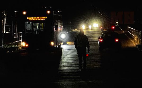 На ключевых перекрестках Николаева работают регулировщики: ситуацию усложняют пешеходы