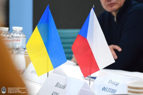 Чешские партнеры привезли на Николаевщину нужные «подарки»: дроны, тепловизоры, медоборудование