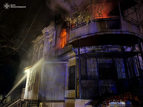 Ночью в Николаеве горела квартира, погиб мужчина. Фото