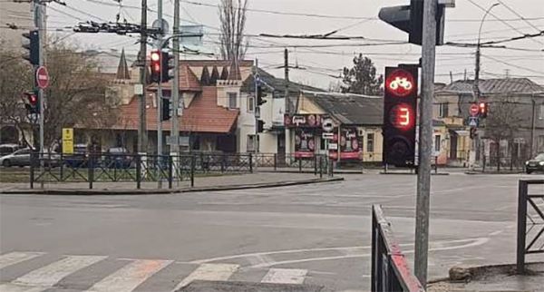 Установили светофор даже для велосипедистов: модернизация перекрестка в центре Николаева (фото)