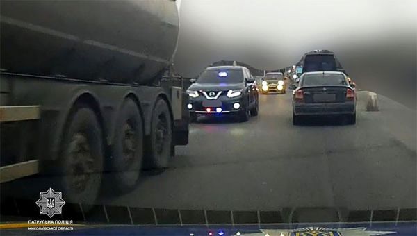 В Николаеве поймали автомобилиста с незаконными мигалками