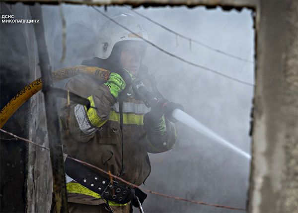 В Николаеве сосед спас из горящего дома четырех детей
