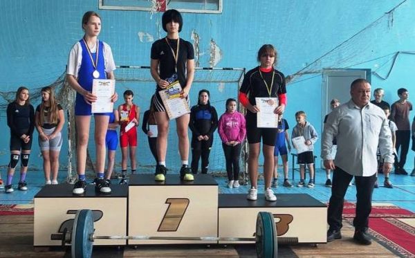 Николаевские тяжелоатлеты подняли два "золота" в Кривом Роге