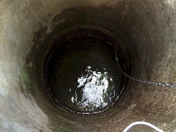 На Николаевщине спасатели вытащили мужчину из колодца