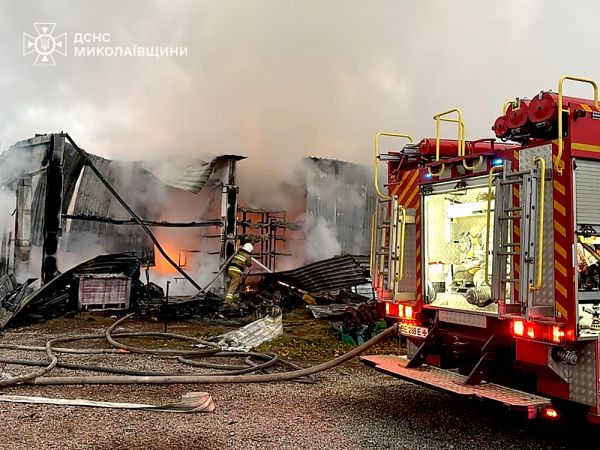 На Николаевщине пожарные более двух часов спасали сельскохозяйственную технику