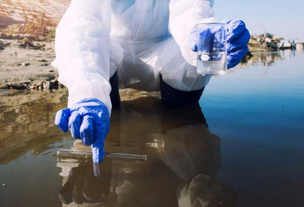 В Николаеве из-за падения обломков дрона в Южный Буг вылились тонны растительного масла