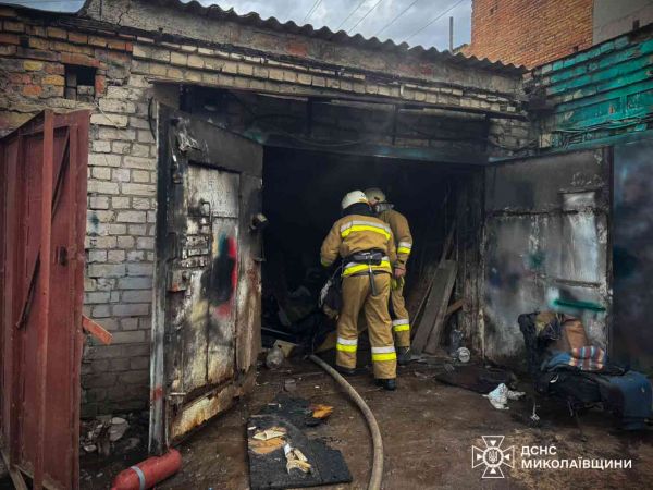 В автокооперативе в Николаева загорелся гараж