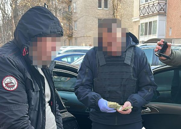 В Николаеве задержали офицера ТЦК и его сообщника на взятке в 4500 долларов