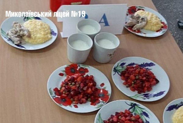 Кефир с винегретом: что сегодня подали на обед в николаевских школах