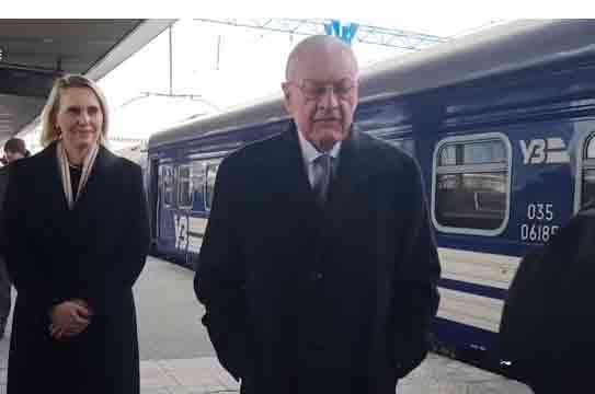 Спецпредставитель США Кит Келлог приехал в Киев выслушать