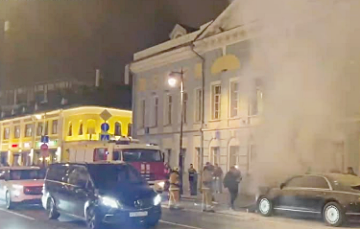 В Москвы возле ФСБ сгорел дотла автомобиль путина