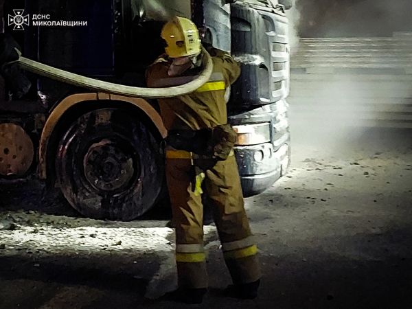 В Николаевской области загорелся грузовой автомобиль Scania