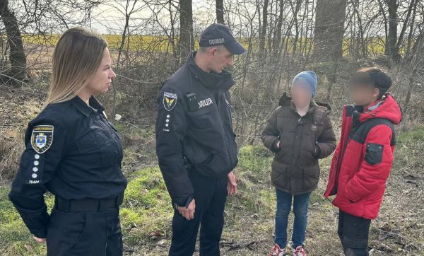 На Николаевщине двое мальчиков прошли 10 км, чтобы поиграть на детской площадке в соседнем селе