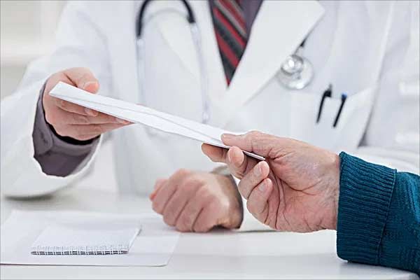 На Николаевщине врача ВВК оштрафовали за взятку: за 2000 грн обещал помочь с бронью