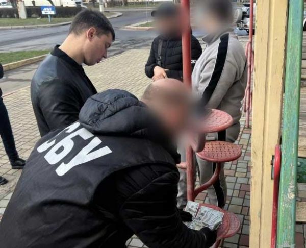 В Николаеве задержали 22-летнего помощника юриста, который продавал уклонистам справки с неизлечимыми диагнозами