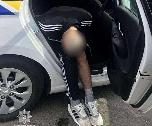 В Николаеве водитель под наркотиками при задержании въехал в полицейское авто