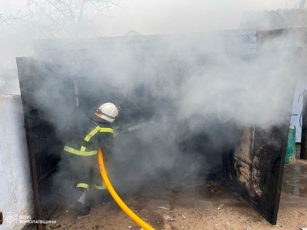 Сегодня одна смерть на пожаре в Николаеве и сгоревший гараж в Еланце