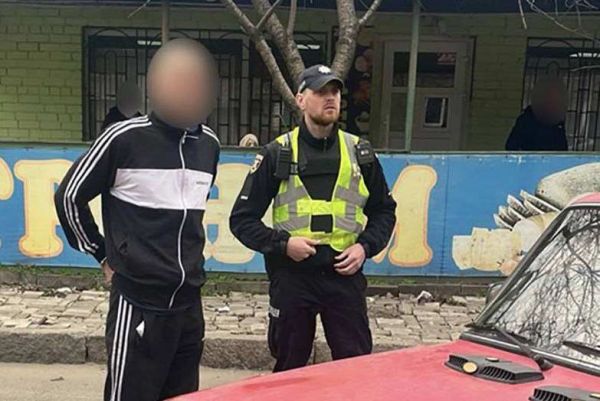 Наркоману, который устроил вчера стриптиз в центре Николаева, светит 5 лет (видео)