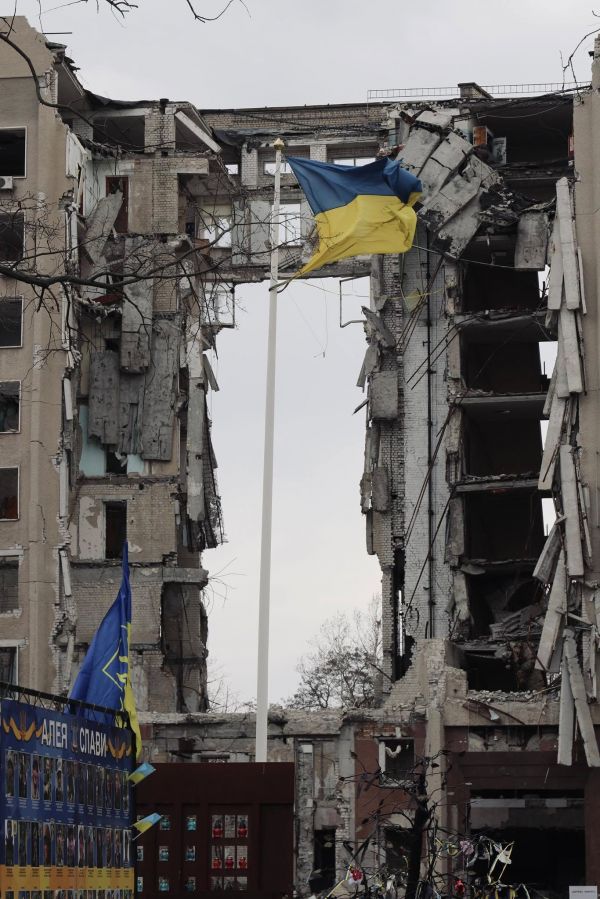 В Николаеве почтили память погибших во время ракетного удара по административному зданию в центре города