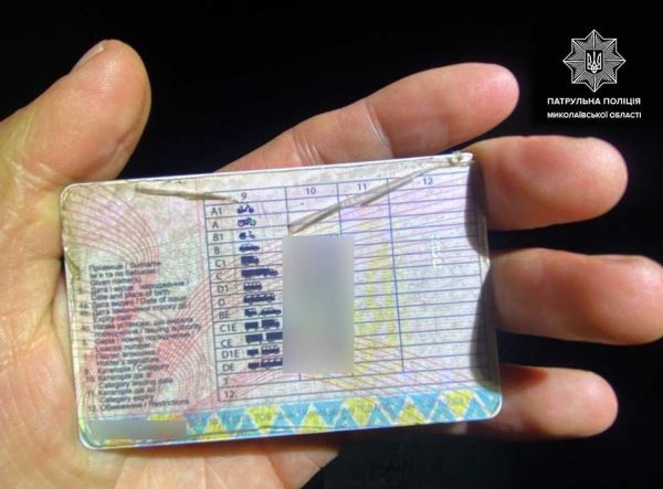 В Николаеве на блокпосту остановили водителя фуры с поддельными правами