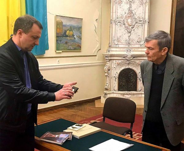 Николаевский музей им. Верещагина получил уникальный подарок – барельеф работы французского скульптора