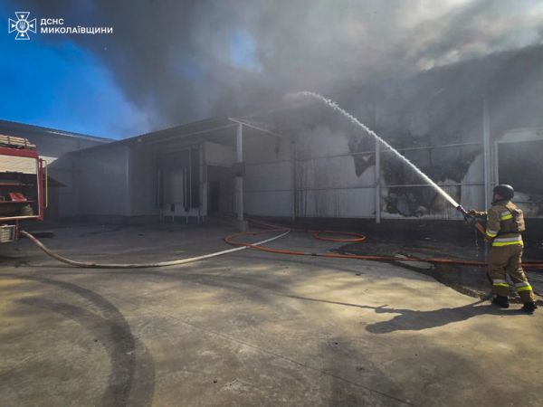 В Николаевской области российские войска ударили по сельхозтехнике и жилым домам