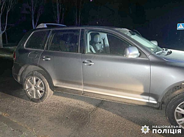 В Николаеве выпивший 23-летний водитель избил и стрелял в пьяного пешехода