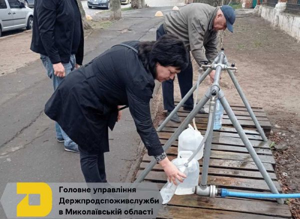 В Центральном районе Николаева проверили пункты раздачи воды: три из шести не соответствуют стандартам