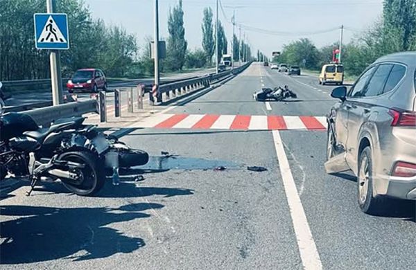На трассе под Николаевом столкнулись мотоциклы и легковушка