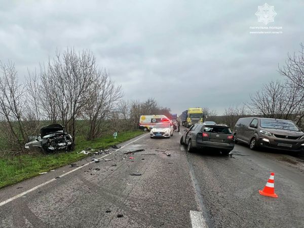 На "одесской трассе" в Николаевской области – большая авария – движение затруднено