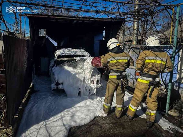 В Николаевской области из-за старой «копейки» едва не сгорело частное домовладение