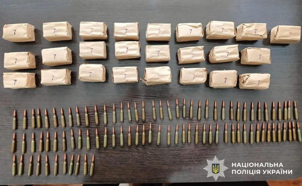 В Новом Буге мужчина пытался продать патроны к автомату: ему грозит до семи лет тюрьмы