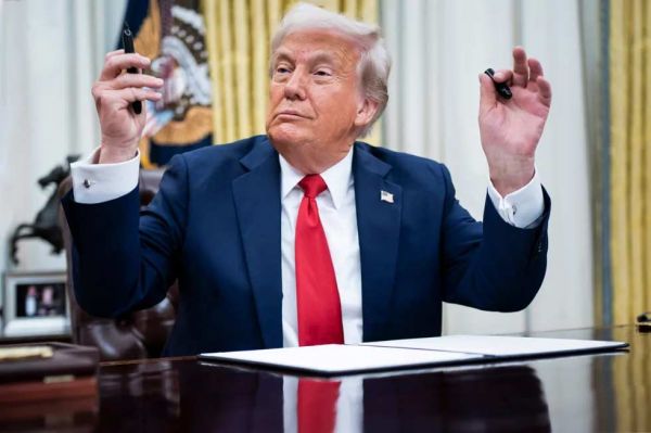 Трамп уже отменил пошлины на смартфоны, компьютеры и чипы