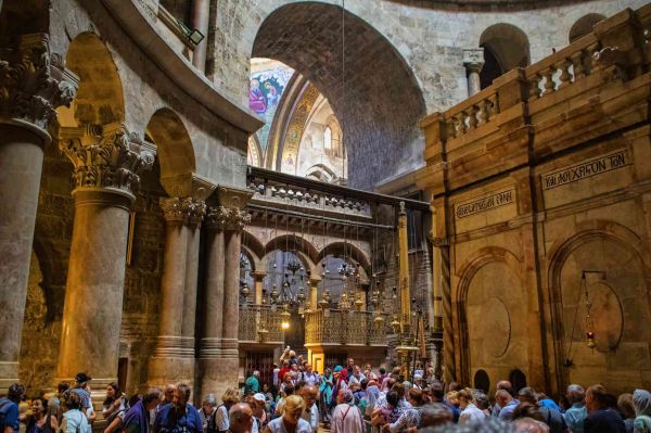 Сегодня днем христиане ожидают чуда – восхождения Благодатного огня в Иерусалиме