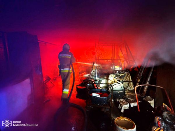 Ночью в Николаеве горел большой склад с продукцией