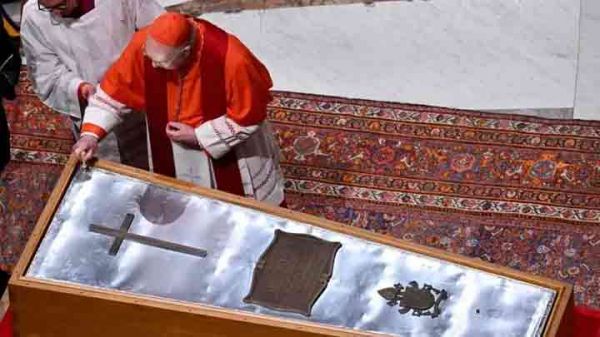 Зеленский и Трамп с женами прибыли на похороны Папы