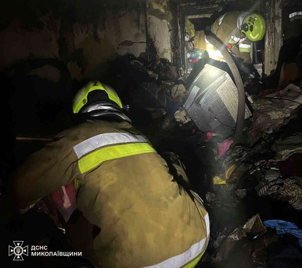 Ночью в Николаеве с задымленной девятиэтажки эвакуировали детей, там одна женщина погибла