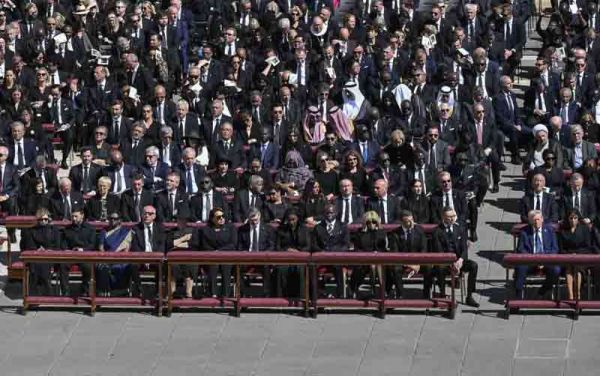 Ватикан отдал Зеленскому место в первом ряду на похоронах Папы Римского в знак уважения