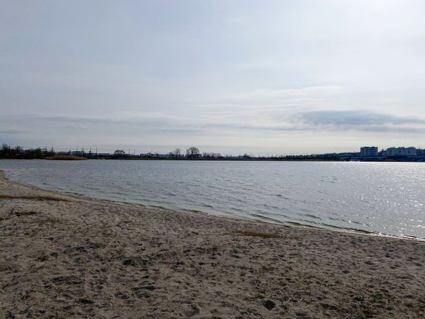 В Николаеве саперы готовят пляж в Варваровке к летнему сезону (фото)